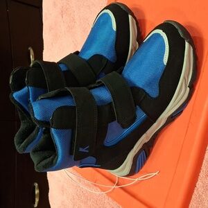 K KomForme Kids Snow Booties. Size 6